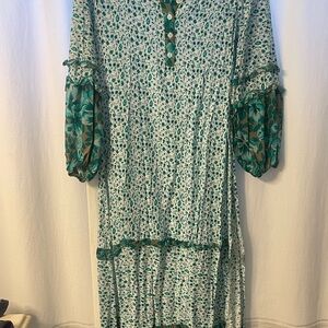 Chic Long Sleeve Floral Dress in Green and White